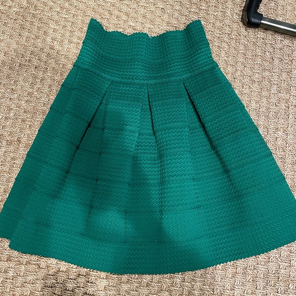 Really beautiful skirt bought in NYC. Worn twice - Picture 1 of 3